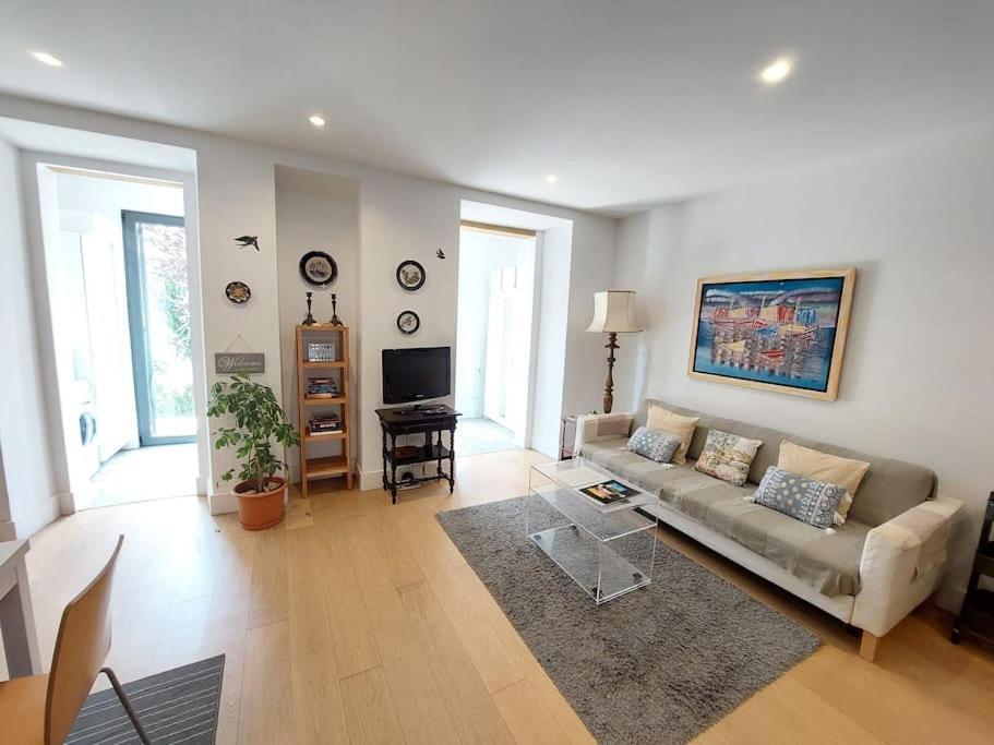 Apartment With Private Garden - Central Location ลิสบอน ภายนอก รูปภาพ